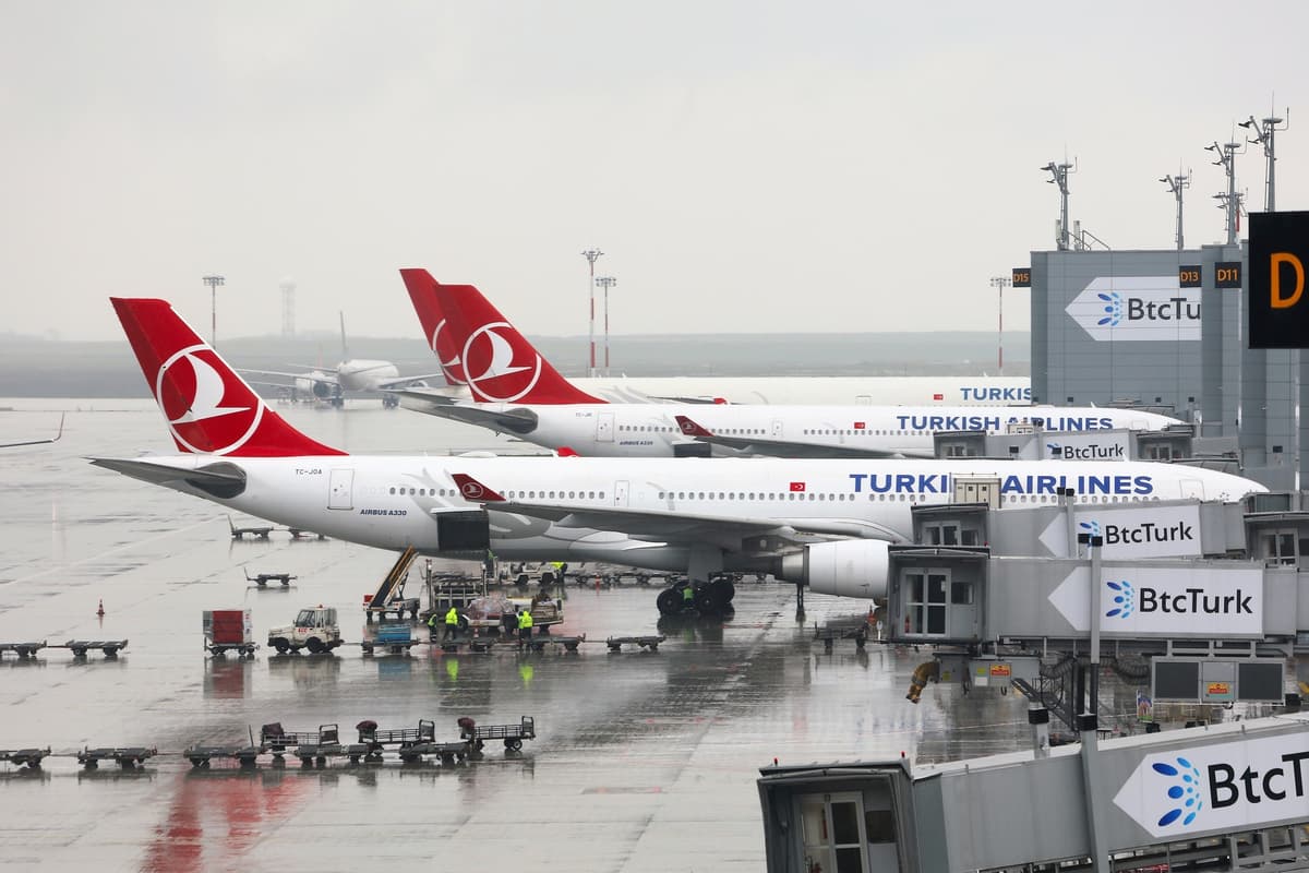 Turkish Airlines: To‘xtashdan oldin turgan yo‘lovchilar jarimaga tortiladi