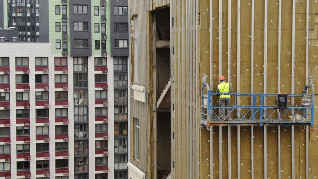 Rossiyadagi qurilishlarda mehnat migrantlari soni keskin kamaydi