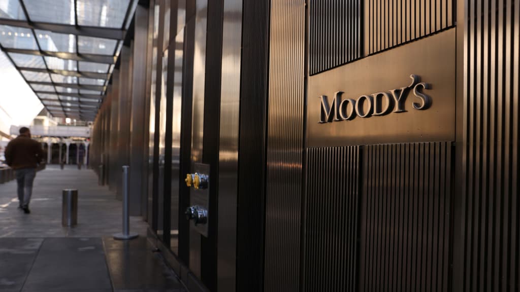 Moody’s АҚШнинг кредит рейтингини пасайтирди