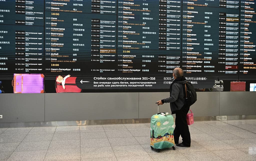 Moskva aeroportlarida dron hujumi sababli yuzlab reyslar kechiktirildi