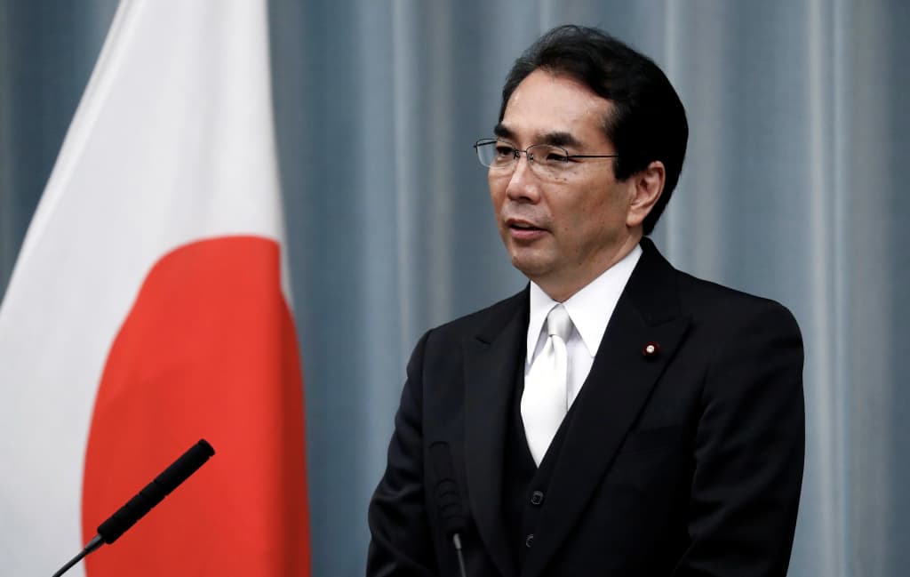 Yapon vazirining hazili uni lavozimidan ayirdi