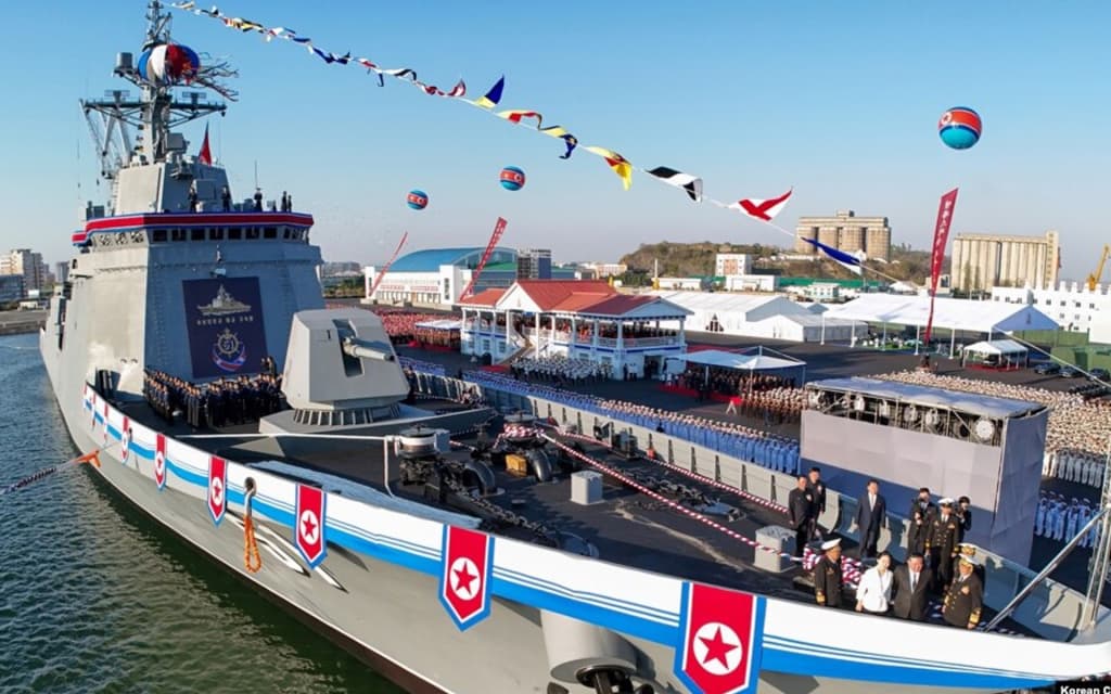 KXDRda yangi mina tashuvchi harbiy kema suvga tushirish paytida ag‘darilib ketdi