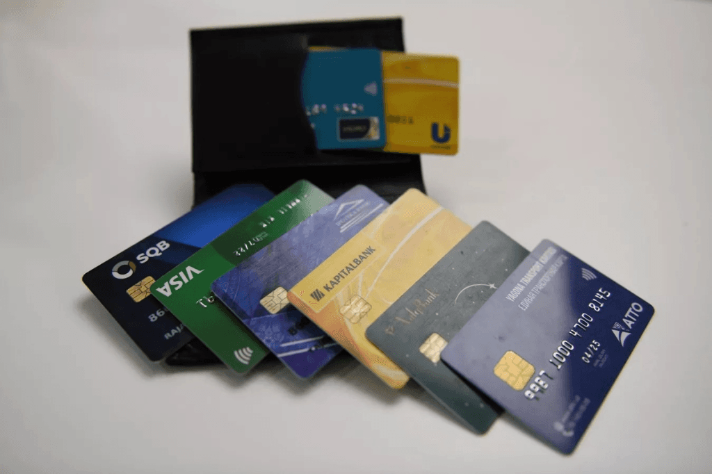O‘zbekistonda muomaladagi bank kartalari soni 63,7 millionga yetdi