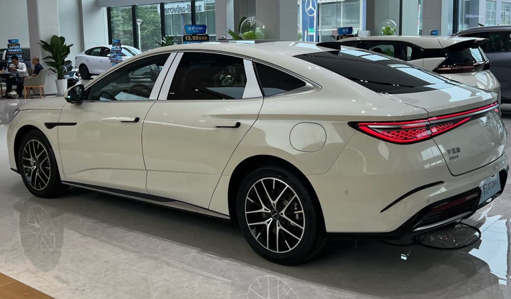 Xitoyda elektromobil bozoridagi yangi urush: BYD narxlarni tushirib, raqobatni kuchaytirdi