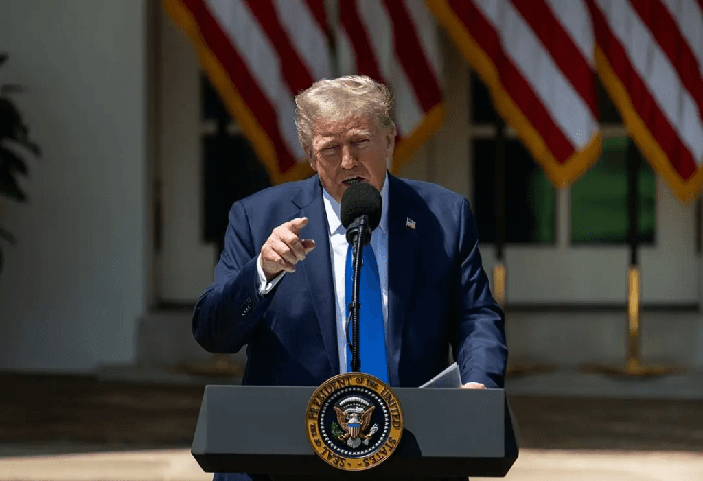 Tramp Rossiyaga qarshi sanksiyalar joriy etish imkonini ko‘rib chiqmoqda