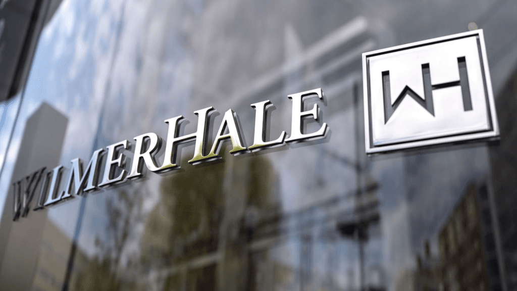 Sud Trampning «WilmerHale»ga qarshi farmonini konstitutsiyaga zid deb topdi