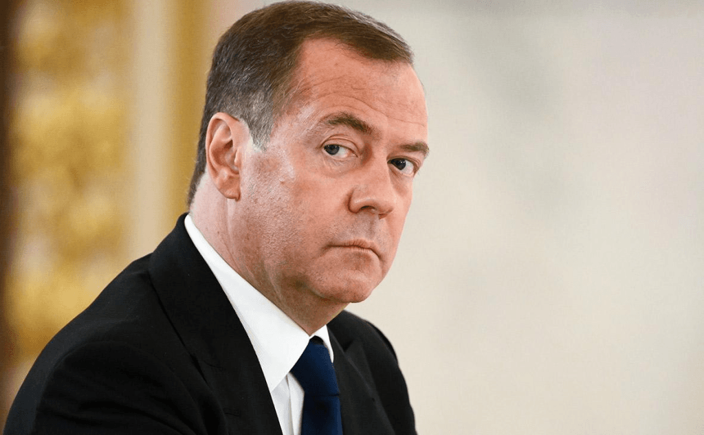 Medvedev Trampning bayonotiga javob berdi: «Eng yomon narsa – bu uchinchi jahon urushi»