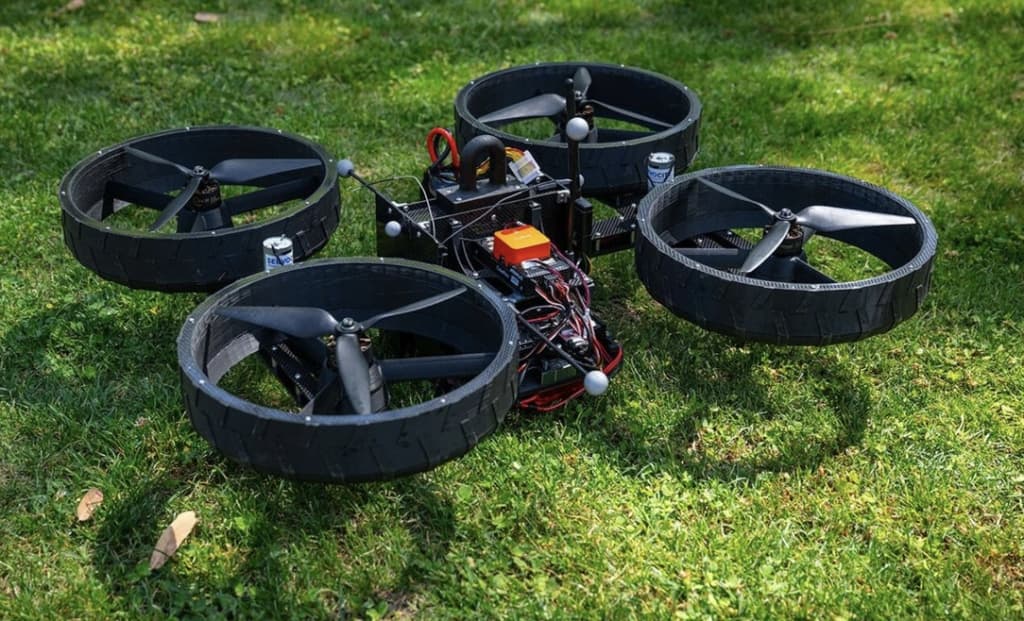 Gibrid robot: ham uchadi, ham yuradi