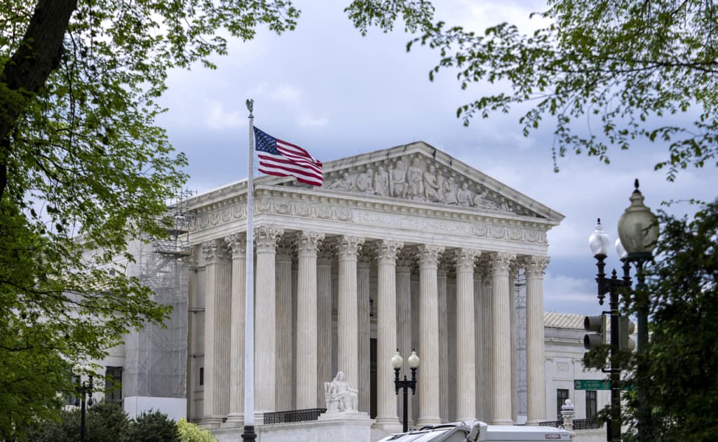 AQSH Oliy sudi Trampga 500 mingdan ortiq migrantni deportatsiya qilishga ruxsat berdi — OAV