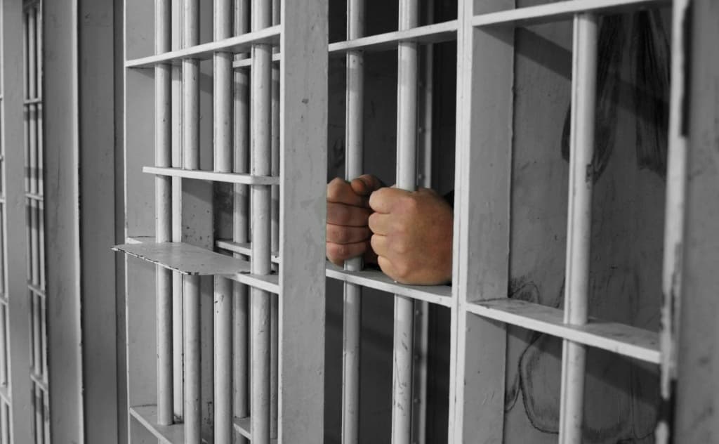 Farg‘onalik fuqaro 16 kg narkotik va qurol saqlagani uchun 15 yilga qamaldi