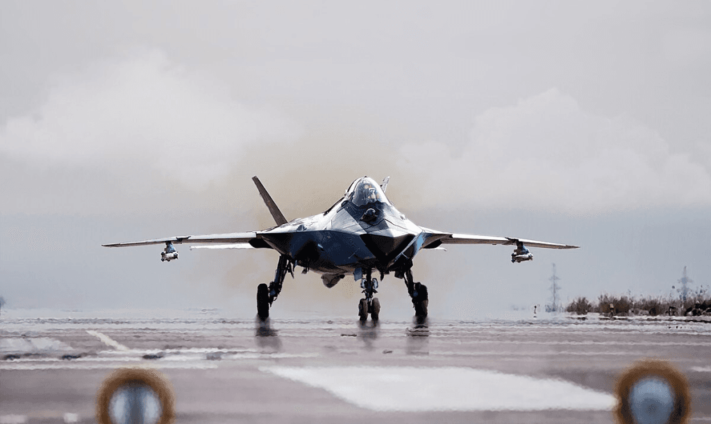 Xitoyning yangi J-36 raketoplani kosmosdan zarba bera oladi