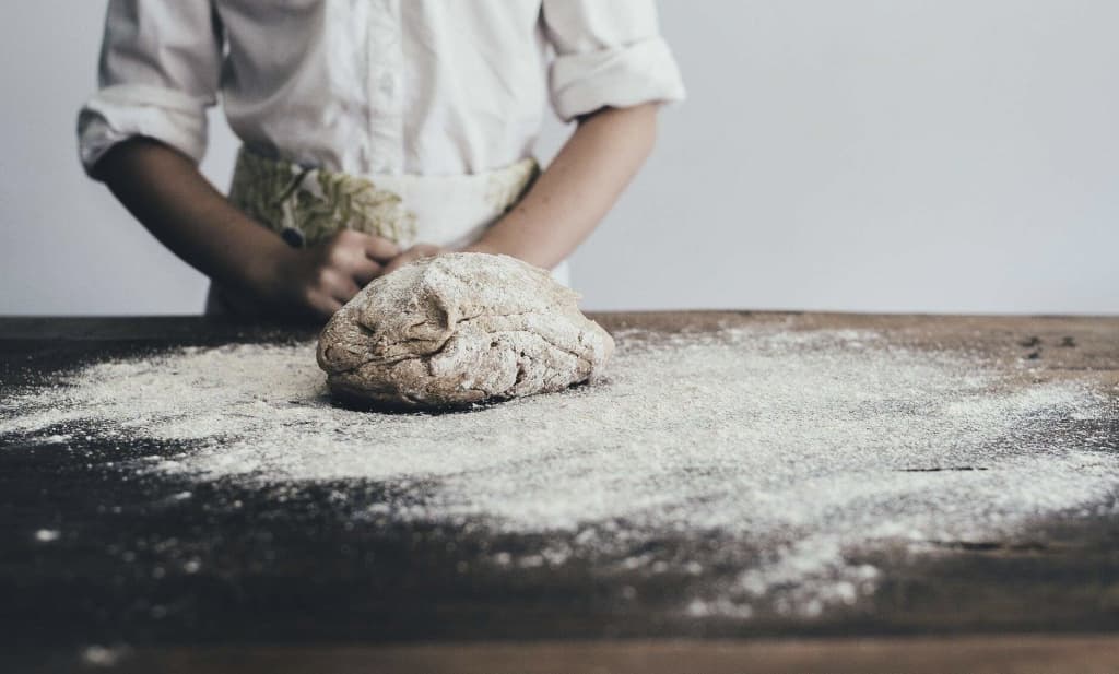 Olimlar Rossiyada chigirtkadan tayyorlangan un bilan non yopishni taklif qilmoqda