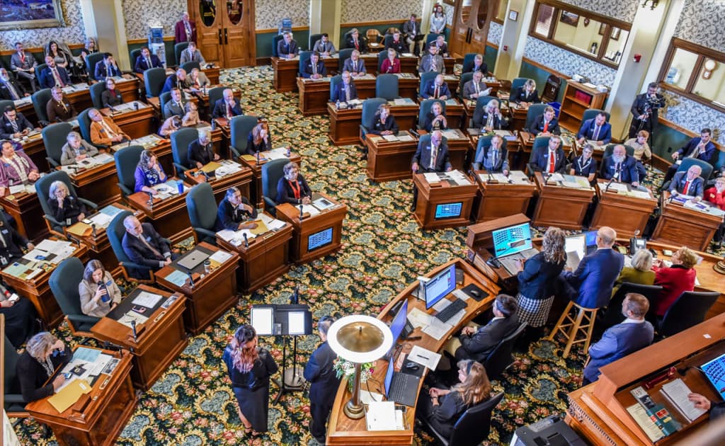 Трамп Россияга қарши санкцияларни юмшатиш учун сенаторларга босим ўтказмоқда