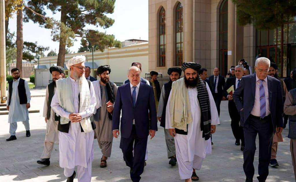 Rossiya va G‘arb boy bergan joyda O‘zbekiston qurilish qilmoqda – ekspert