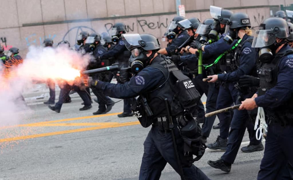 Tramp Los Anjelesga Milliy gvardiya qo‘shinlarini yuborishga buyruq berdi