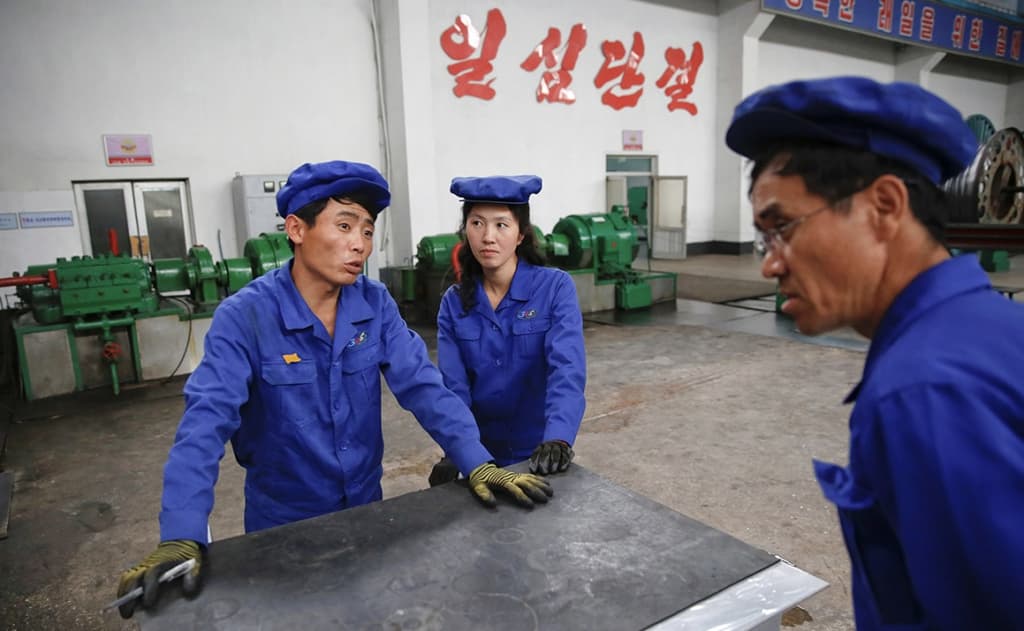 Shimoliy Koreya Rossiyaning Kursk oblastini tiklashga minglab ishchi yuboradi