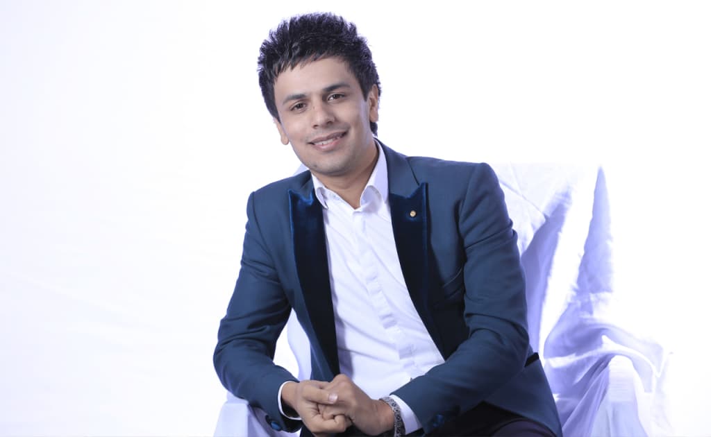 Taniqli qo‘shiqchi Farrux Xamrayev shoirning she’ridan ruxsatsiz foydalangani uchun jarimaga tortildi