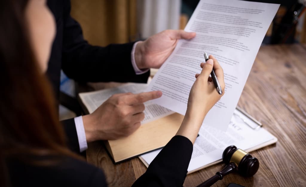 1 yanvardan boshlab tajribasiz davlat xizmatchisi bilan vaqtincha mehnat shartnomasi tuziladi