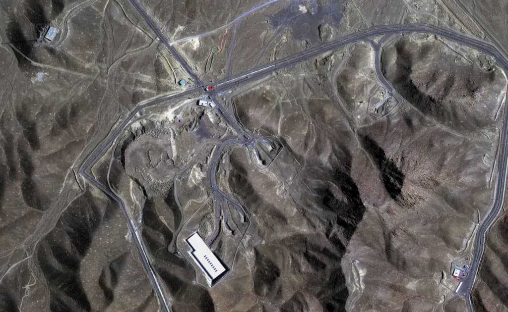 Эрон ядровий дастуридан воз кечмаслигини эълон қилди