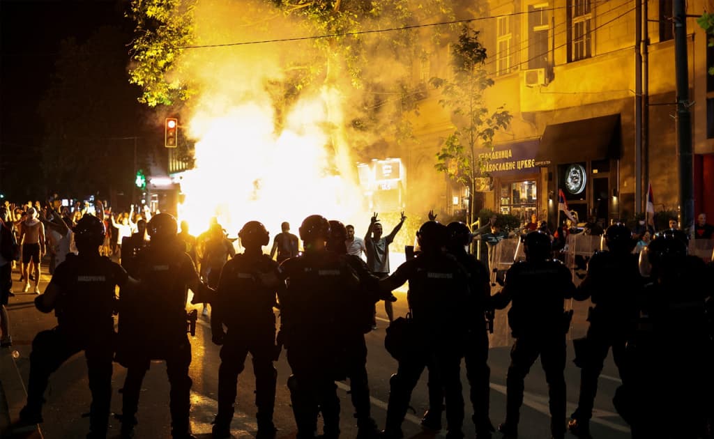 Belgradda muddatidan oldin saylov talab qilingan namoyishda to‘qnashuvlar yuz berdi