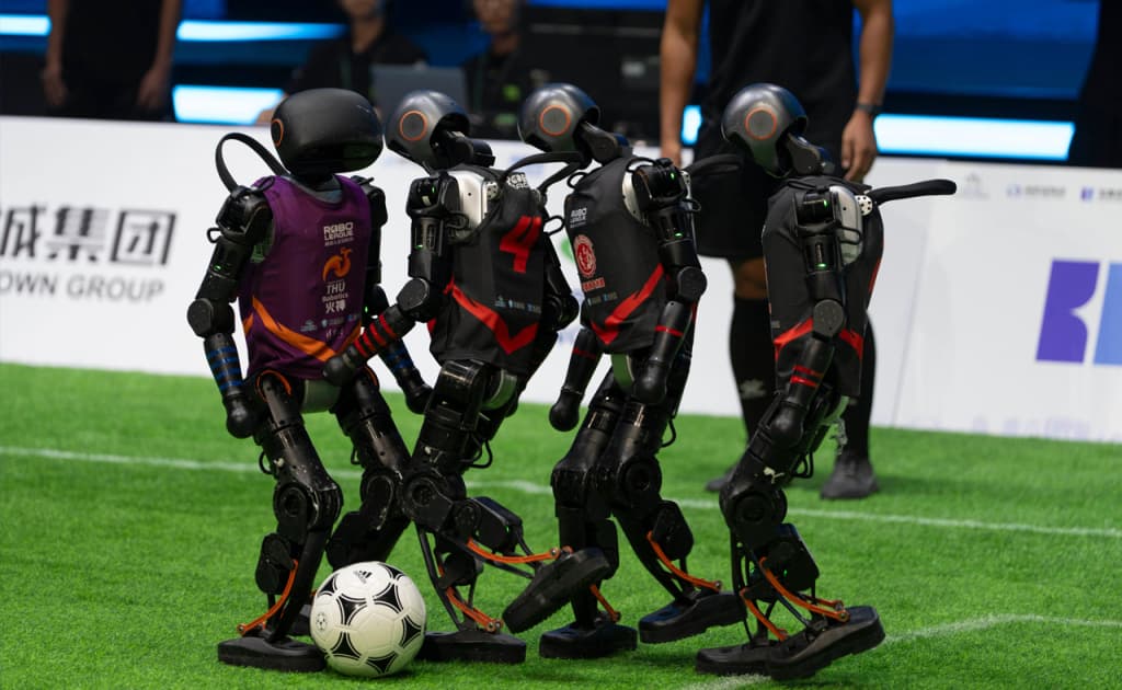 Pekinda ilk gumanoid robotlar futbol uchrashuvi bo‘lib o‘tdi