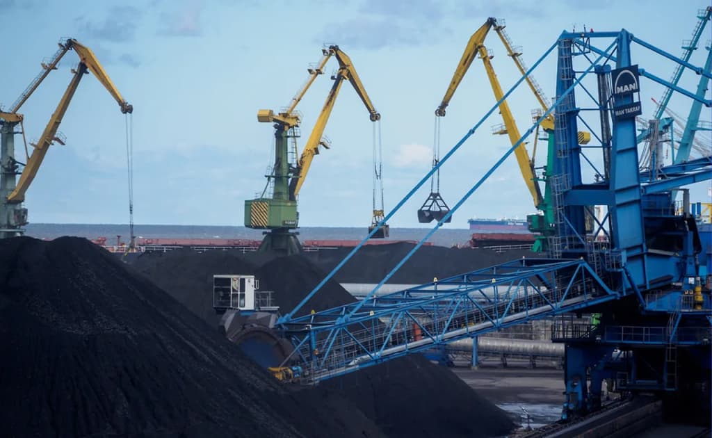 Talab yo‘q: Rossiyada portlarda 50 mln tonna ko‘mir ortgan kemalar to‘planib qoldi