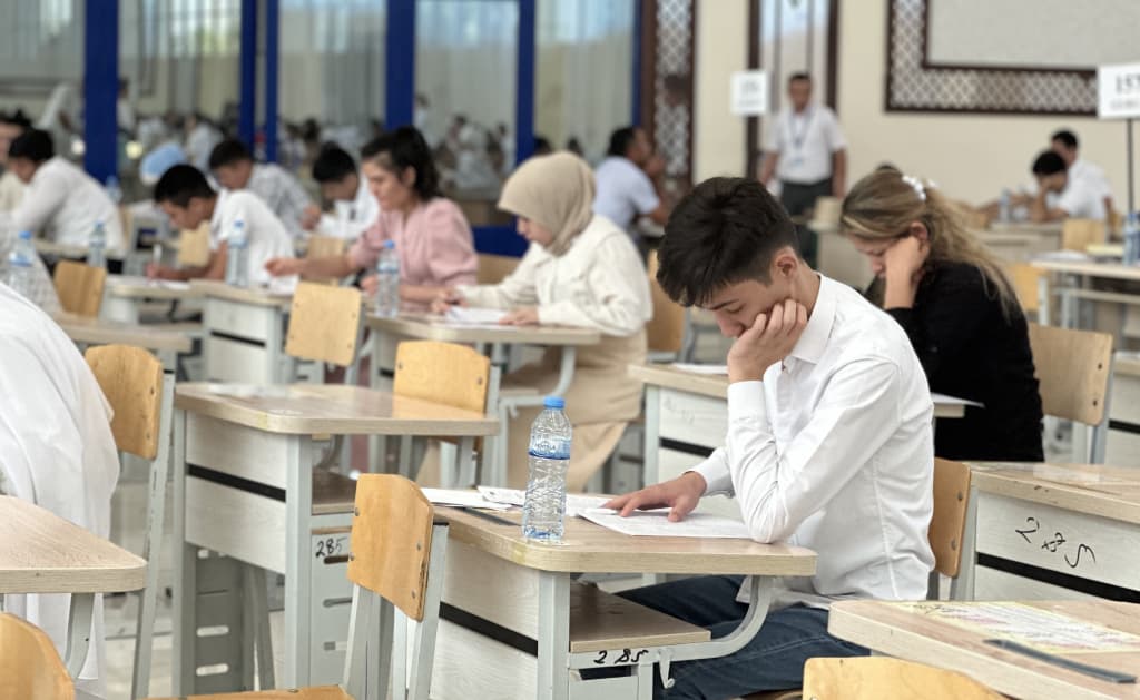 Abituriyentlarga ruxsatnomalarni berish boshlandi