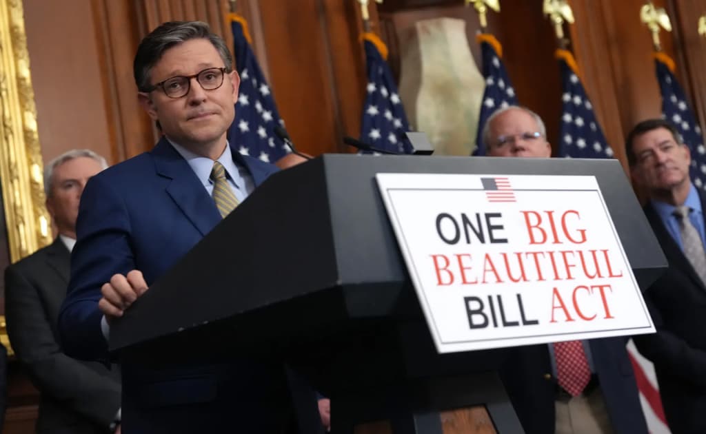 AQSH Kongressi Trampning «katta va chiroyli» qonunini qabul qildi