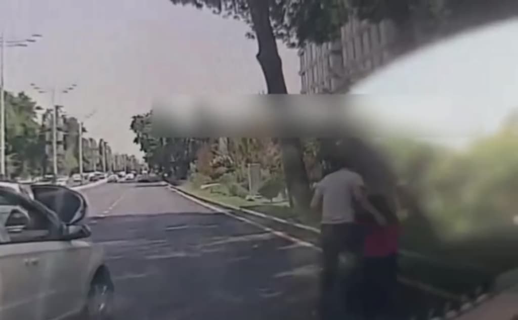 Toshkentda 19 yoshli qiz harakatdagi mashinadan sakrab tushdi