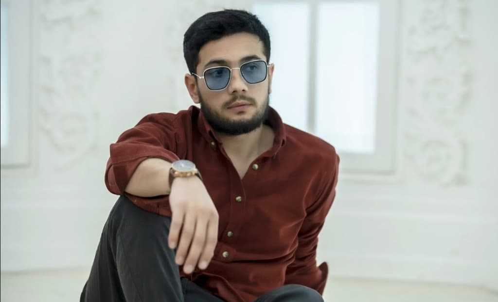 Yana she’r «o‘g‘irlash»: bu safar xonanda Jaloliddin Ahmadaliyev jarimaga tortildi