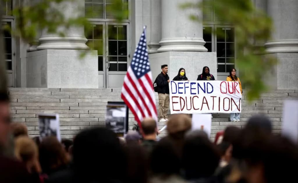 Amerika orzusi: AQSHda o‘qish istagi talabalarni ijtimoiy tarmoqlarini «ommaviy tozalash»ga majbur qildi