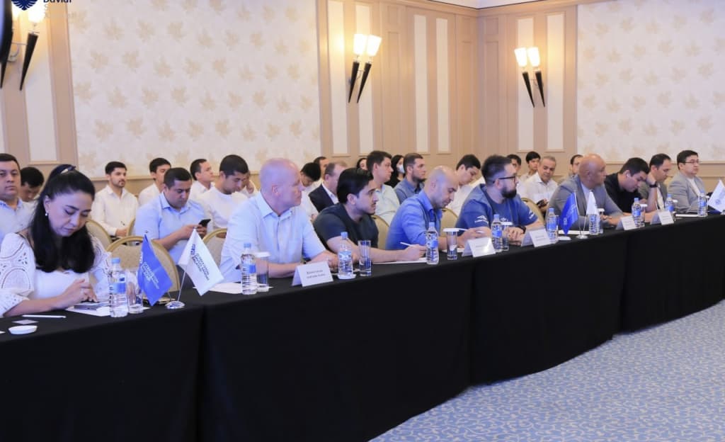 Tadbirkorlar bilan savdo va ovqatlanish sohasidagi muammolar muhokama qilinmoqda