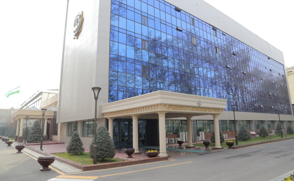 Oliy sud raisining ikki o‘rinbosari zararkunandalarga qarshi sepilgan doridan zaharlangani aytilmoqda