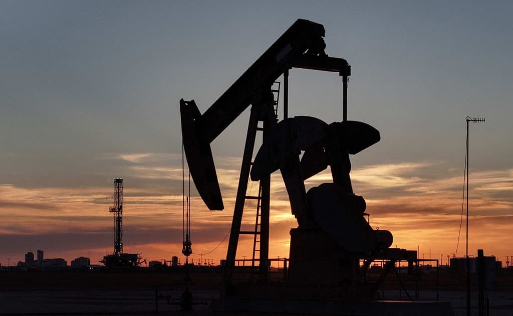 Yevropa cheklagan neft narxi Rossiya byudjetiga 19 mlrd dollar zarar keltirishi mumkin