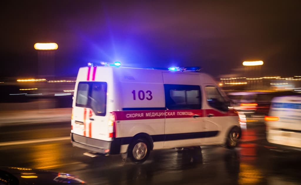 Rossiyada yonib-o‘chuvchi chiroqchali mashinalarni o‘tkazmagan haydovchilarga qat’iy jazo joriy etiladi