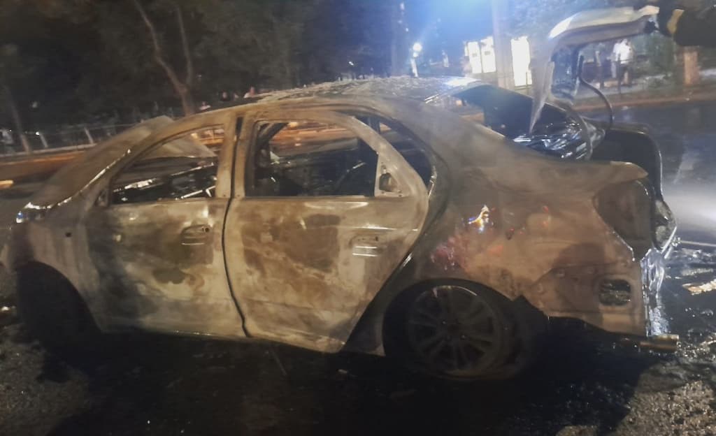 Toshkentda 4 kishi mashina yonishi oqibatida jarohat oldi