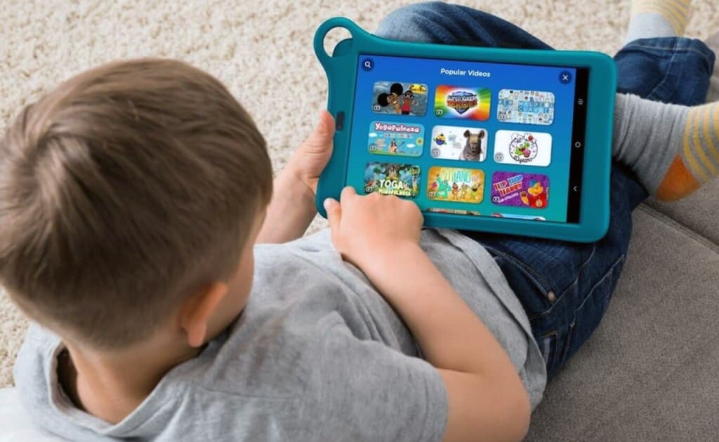 Telefon bolaning hissiyotlarini yemiryapti: olimlar kutilmagan faktlarni ochiqladi