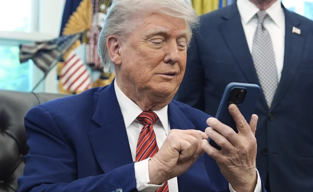 «Emmanuel-l-l», «Donald-d-d»: Tramp dunyo yetakchilari bilan muloqotda noodatiy yo‘l tutmoqda