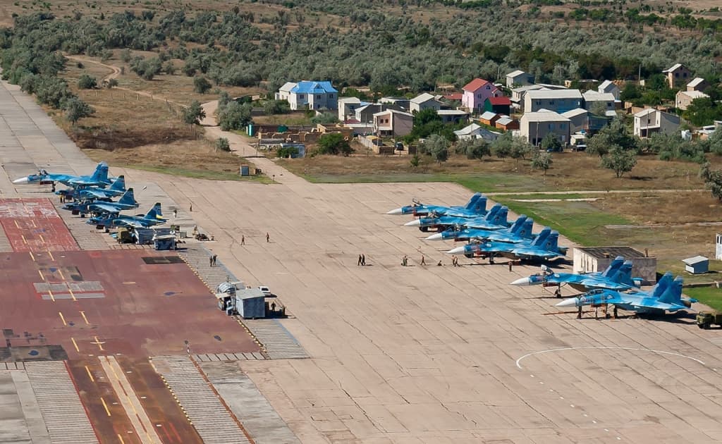 СБУ дронлари Қримдаги авиабазага зарба берди: бешта самолёт йўқ қилинган