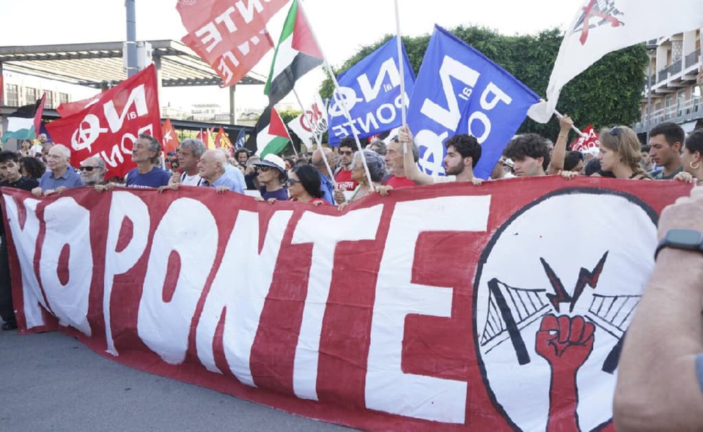 Italiyada minglab odamlar Sitsiliyaga ko‘prik qurilishi rejasiga qarshi chiqdi