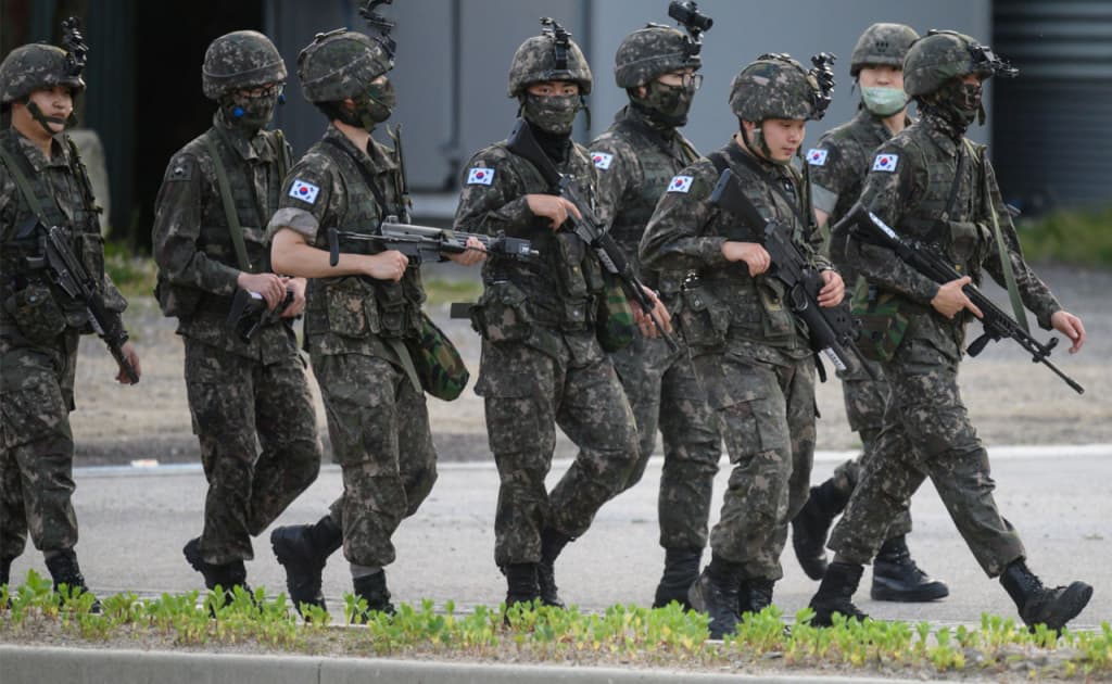 Janubiy Koreya armiyasida askarlar soni keskin kamaygan