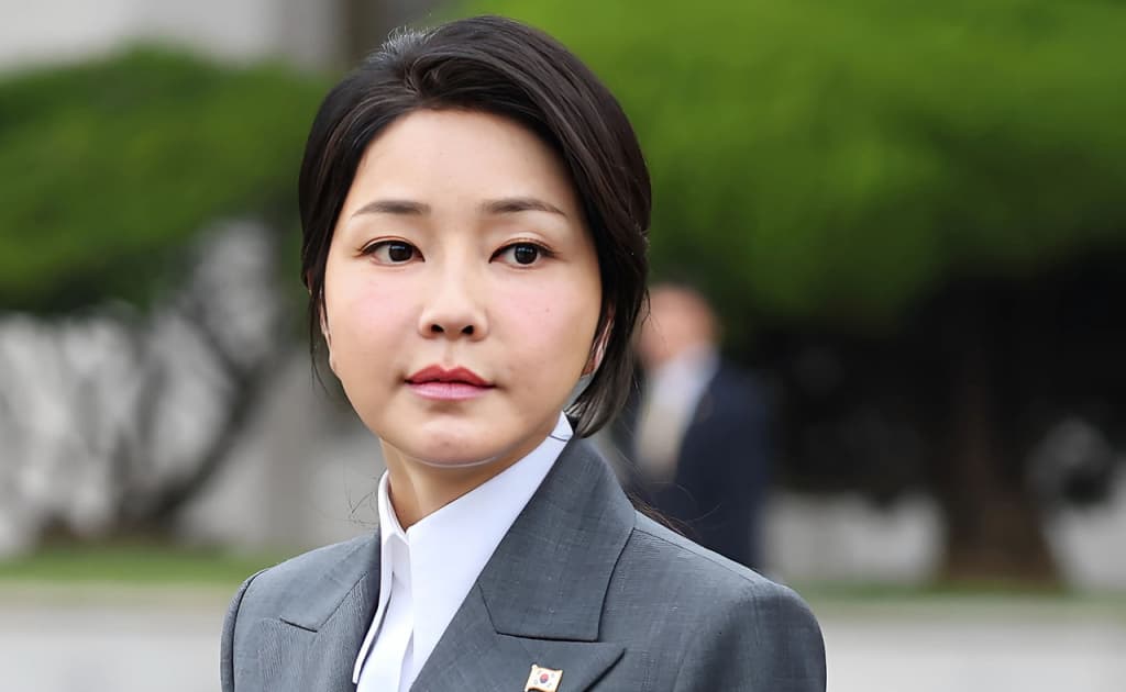 Janubiy Koreya sobiq prezidentining rafiqasi ham qamaldi