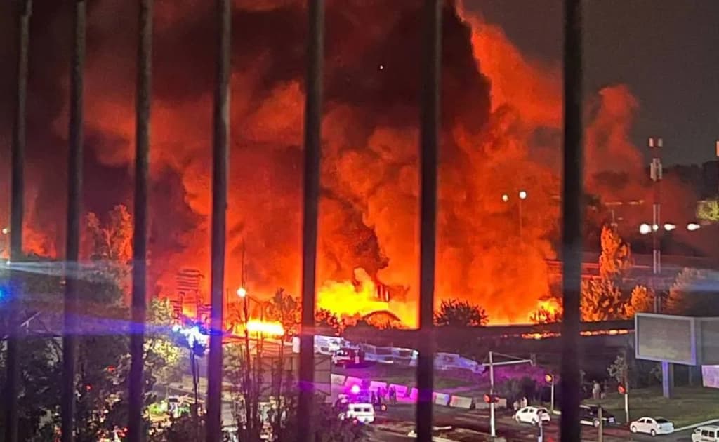 «Uch qahramon» bozoridagi do‘konlarning 40 foizi yonib ketgani ma’lum qilindi