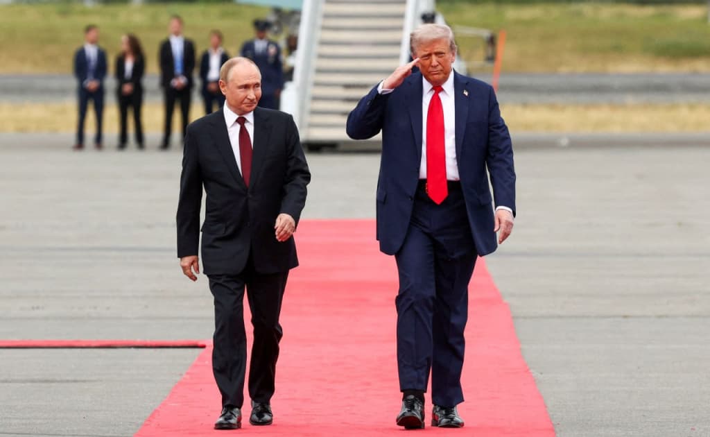 Аляскадаги юқори даражали саммит: Трамп ва Путин ниҳоят учрашди