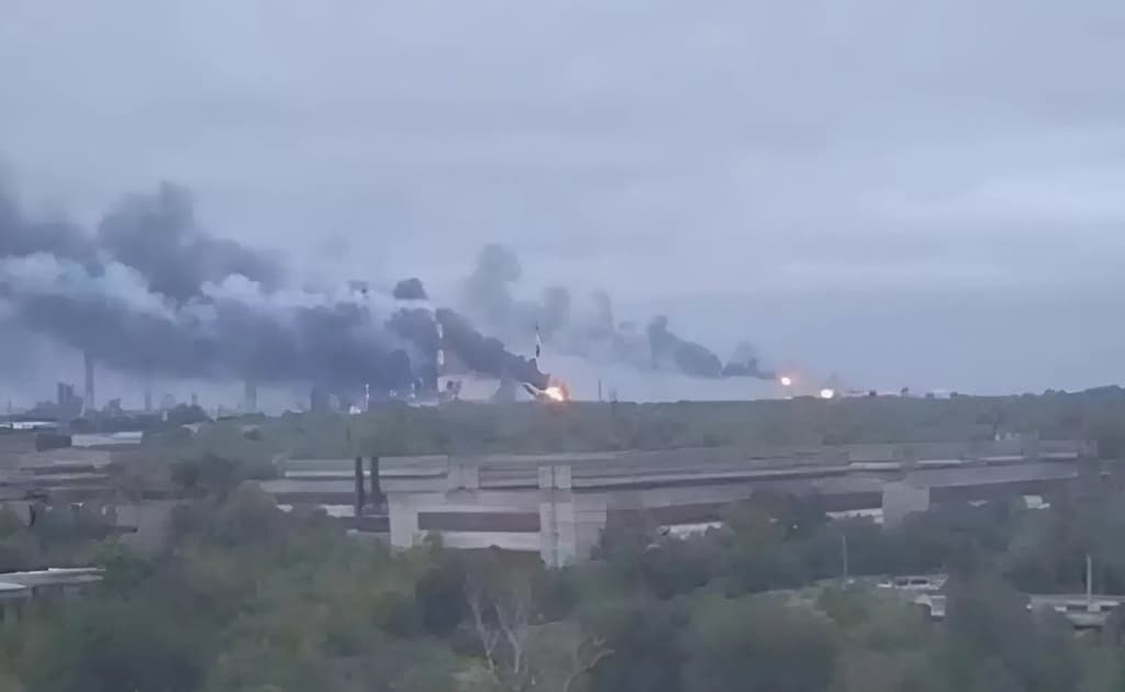 Rossiyada yana bir yirik NQIZ dron zarbasi tufayli ishini to‘xtatdi