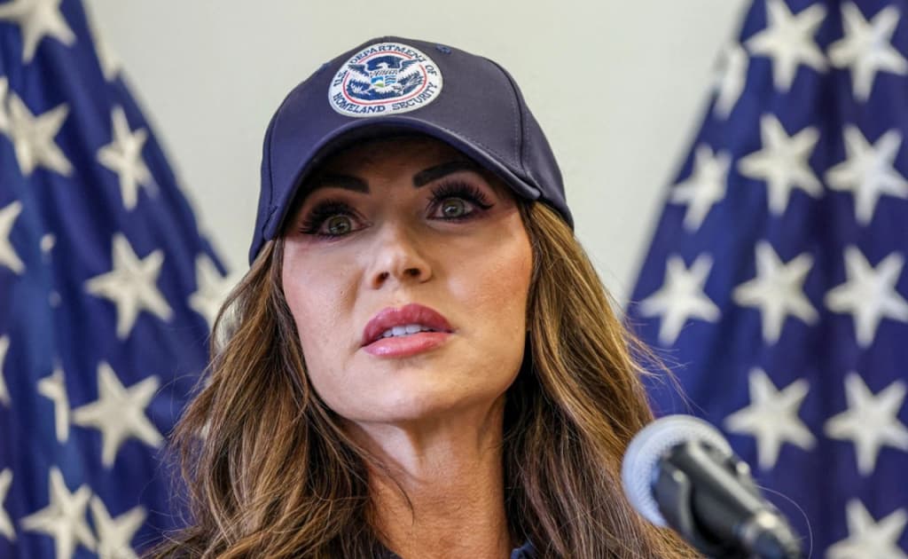 Америкалик вазир таҳдидлардан қутулиш учун ҳарбий базага яширинди