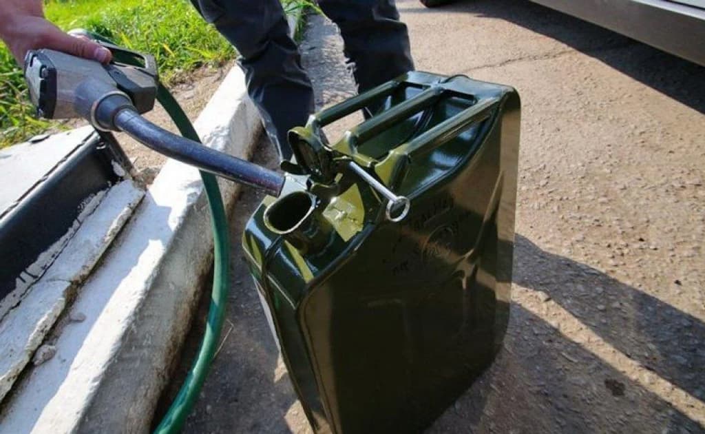 O‘zbekiston-Qozog‘iston chegarasida benzin kontrabandasiga mo‘ljallangan yerosti yo‘li topildi