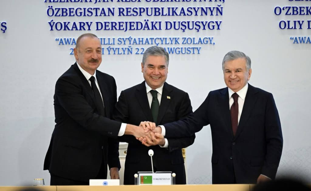 O‘zbekiston, Turkmaniston va Ozarboyjon yetakchilarining uch tomonlama uchrashuvi bo‘lib o‘tdi