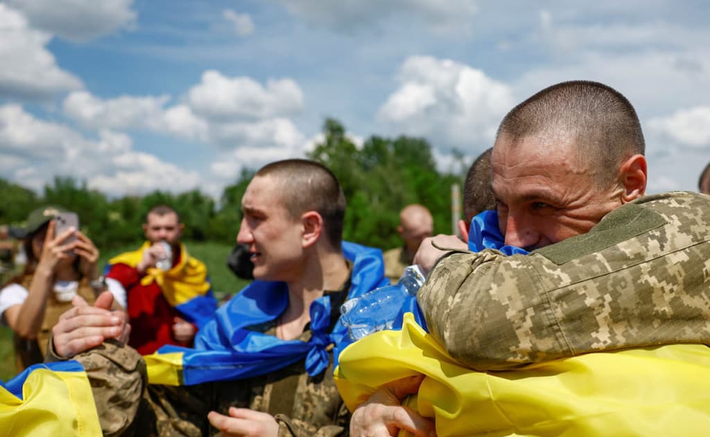 Россия ва Украина асирлар алмашувида 300 га яқин маҳкум озод қилинди