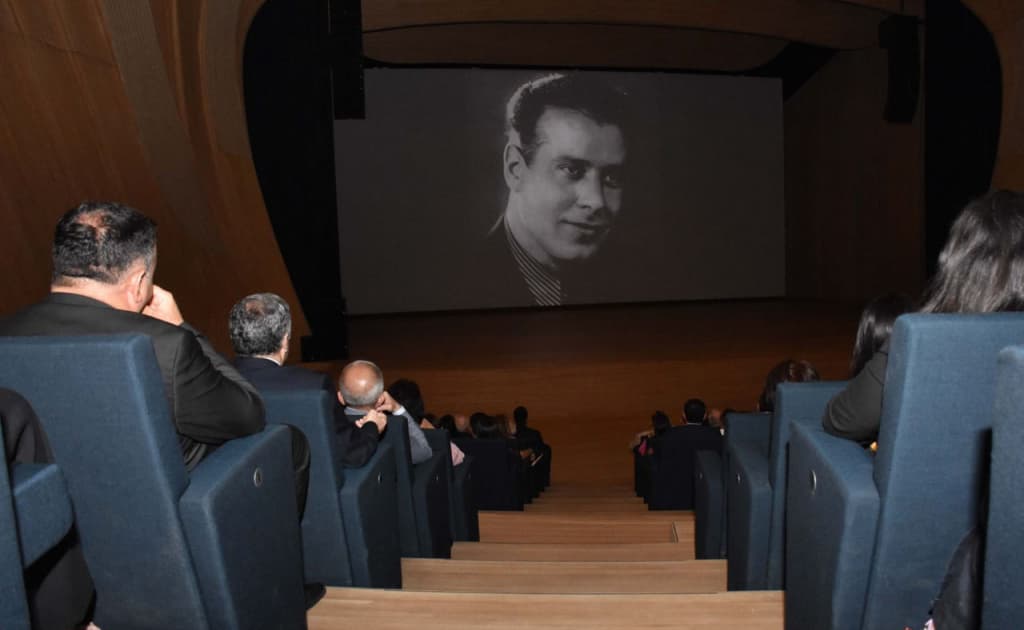 Ozarboyjon kinoteatrlarida rus tilidagi filmlar qisqartiirildi